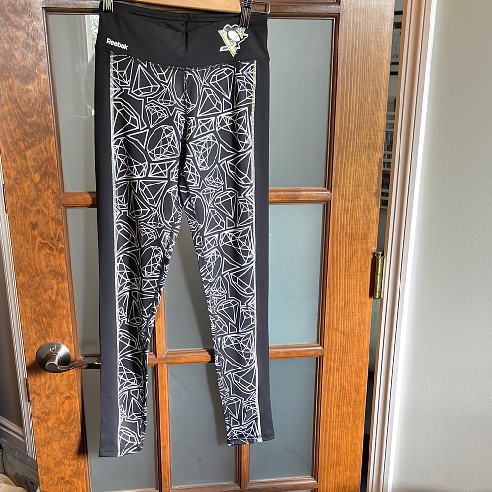 Reebok Pittsburgh Penguins Black Leggings with Elegant Design